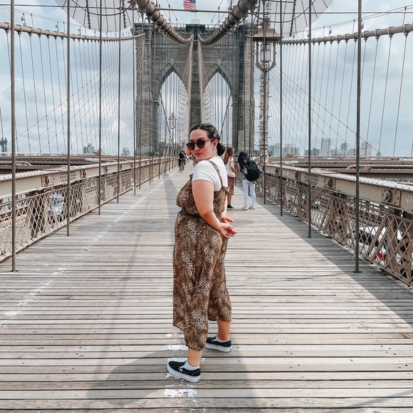 Welcome to my Closet! About me below ⬇️ - Picture 2 of 11